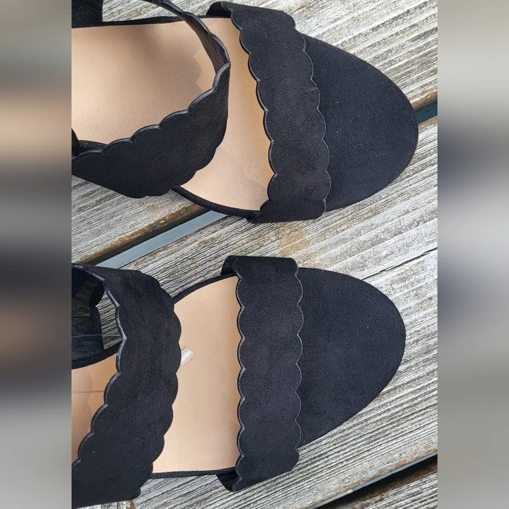 Loft Faux Suede Scallop Trim Black Strappy Ankle Block Heels